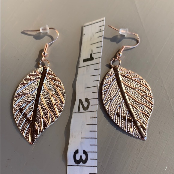 Rose gold toned leaf earrings. 2 1/2” lightweight - Picture 3 of 3